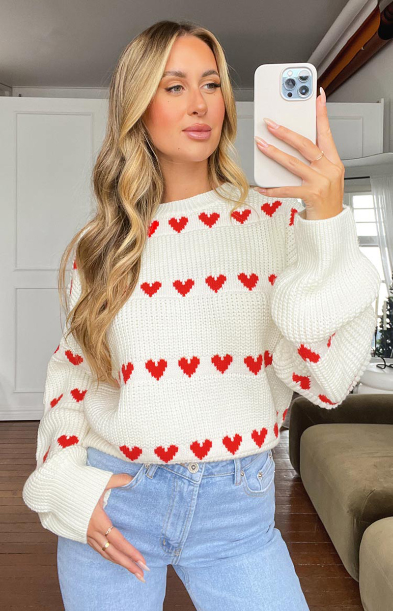 Sweter Rosea z dzianym sercem